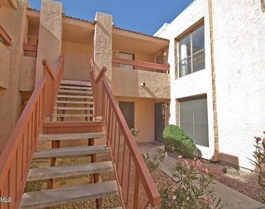 3131 W Cochise Drive - Photo Thumbnail 1