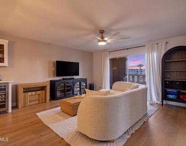 7920 E Camelback Road - Photo Thumbnail 7