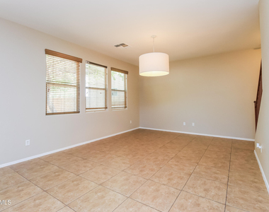 42480 W Santa Fe Street - Photo Thumbnail 3