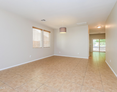 42480 W Santa Fe Street - Photo Thumbnail 2