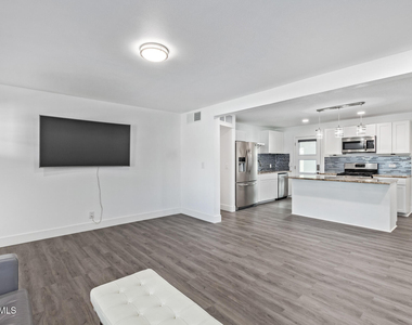 7243 E Mckinley Street - Photo Thumbnail 4