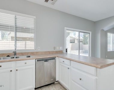 4230 E Windsor Drive - Photo Thumbnail 26
