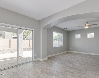 4230 E Windsor Drive - Photo Thumbnail 5