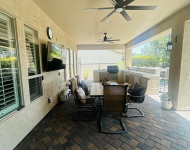 12657 W Fetlock Trail - Photo Thumbnail 11
