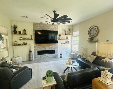 12657 W Fetlock Trail - Photo Thumbnail 7