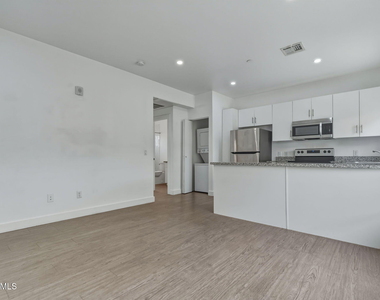 622 N 9th Avenue - Photo Thumbnail 4