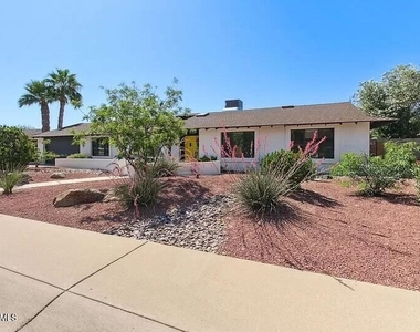 3013 S Fairway Drive - Photo Thumbnail 4