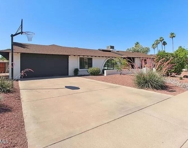 3013 S Fairway Drive - Photo Thumbnail 3