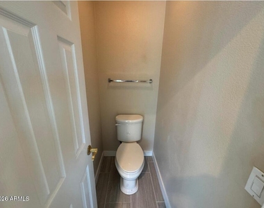 1470 W Armstrong Way - Photo Thumbnail 22