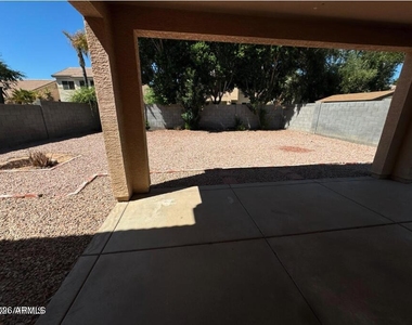 1470 W Armstrong Way - Photo Thumbnail 34