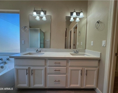 1470 W Armstrong Way - Photo Thumbnail 20
