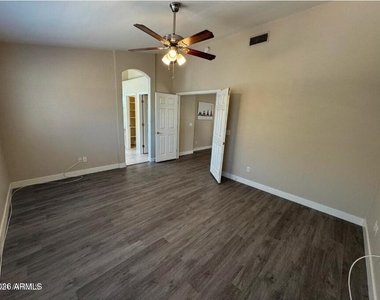 1470 W Armstrong Way - Photo Thumbnail 18