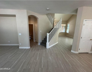 1470 W Armstrong Way - Photo Thumbnail 10