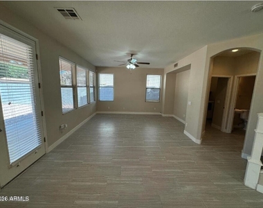 1470 W Armstrong Way - Photo Thumbnail 8