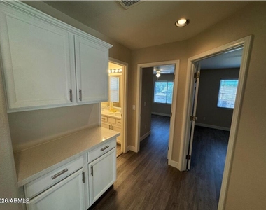 1470 W Armstrong Way - Photo Thumbnail 25