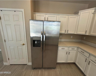 1470 W Armstrong Way - Photo Thumbnail 6