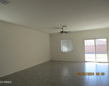 225 W Tropical Drive - Photo Thumbnail 5