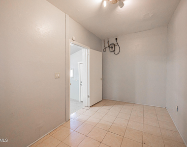 610 N 9th Street - Photo Thumbnail 4
