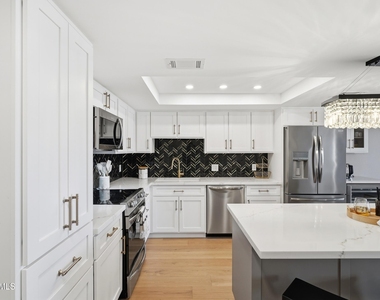 7920 E Camelback Road - Photo Thumbnail 3