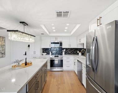 7920 E Camelback Road - Photo Thumbnail 2