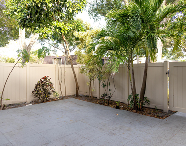 7406 74th Way - Photo Thumbnail 5