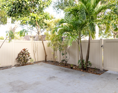 7406 74th Way - Photo Thumbnail 6