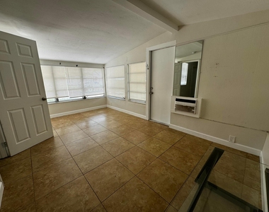 1681 Ne 51st Court - Photo Thumbnail 8