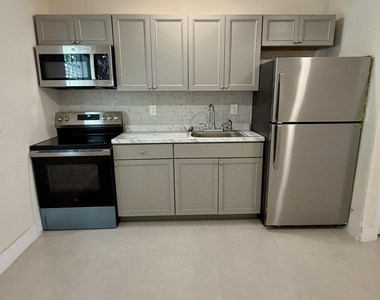 2851 Nw 11th Place - Photo Thumbnail 3