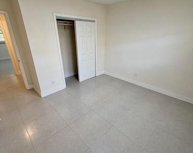 2851 Nw 11th Place - Photo Thumbnail 5