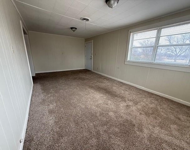 1750 Walnut Street - Photo Thumbnail 2