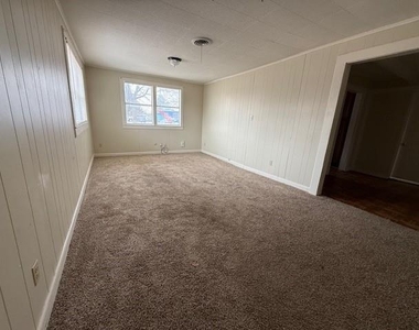 1750 Walnut Street - Photo Thumbnail 3