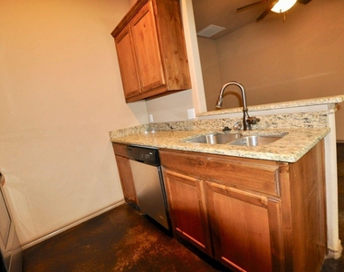663 W Tarleton Street - Photo Thumbnail 9