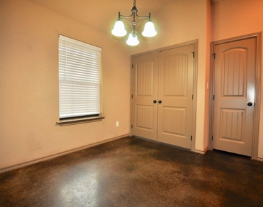 663 W Tarleton Street - Photo Thumbnail 6