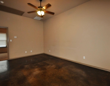 663 W Tarleton Street - Photo Thumbnail 2