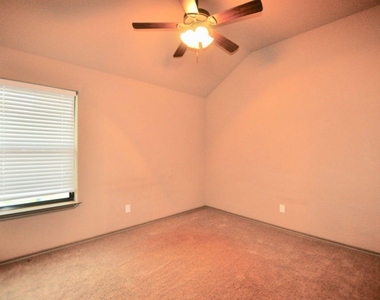 663 W Tarleton Street - Photo Thumbnail 10