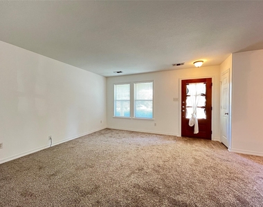 403 W Oak Street - Photo Thumbnail 1