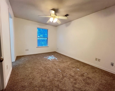 403 W Oak Street - Photo Thumbnail 6