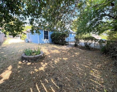 403 W Oak Street - Photo Thumbnail 15