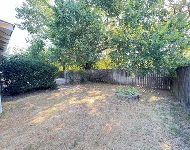 403 W Oak Street - Photo Thumbnail 14