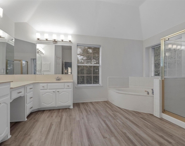 2810 Glenwick Court - Photo Thumbnail 10