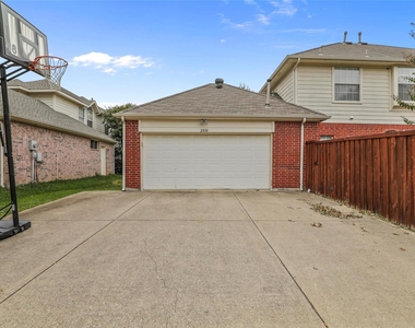 2810 Glenwick Court - Photo Thumbnail 5