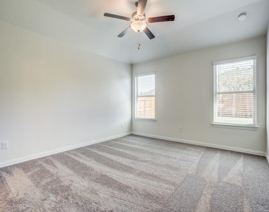 213 Cedar Canyon Drive - Photo Thumbnail 6