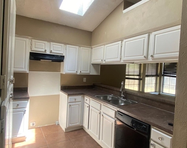 4370 Ashley Lane - Photo Thumbnail 7