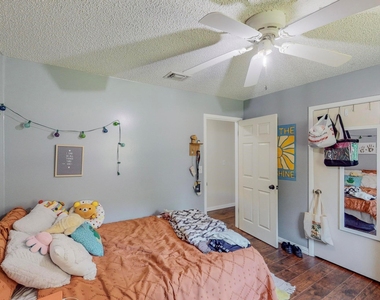 204 Pine Street - Photo Thumbnail 18