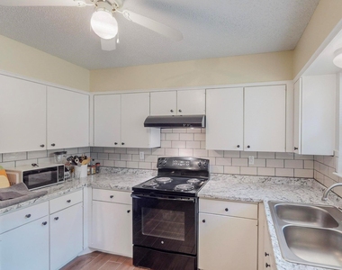 204 Pine Street - Photo Thumbnail 12
