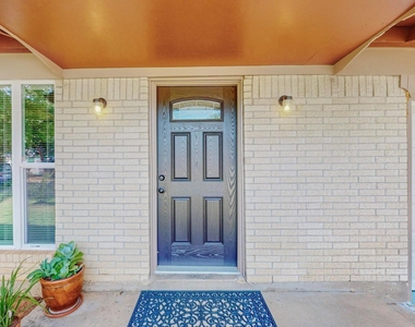 204 Pine Street - Photo Thumbnail 5
