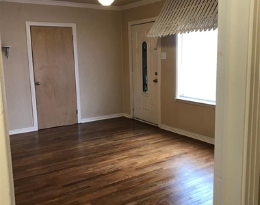1910 N Travis Street - Photo Thumbnail 13
