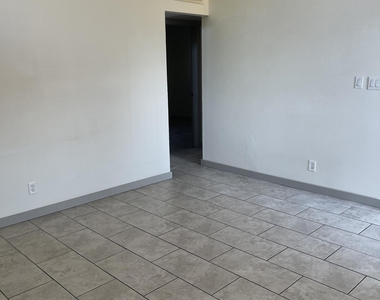 1238 W Malibu Drive - Photo Thumbnail 7