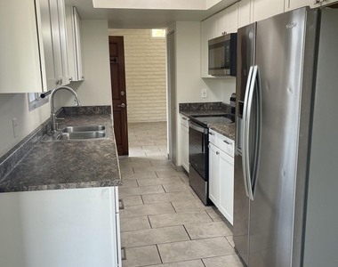 1238 W Malibu Drive - Photo Thumbnail 10