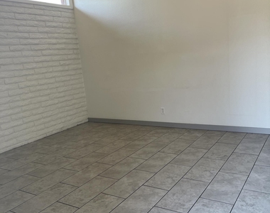 1238 W Malibu Drive - Photo Thumbnail 5
